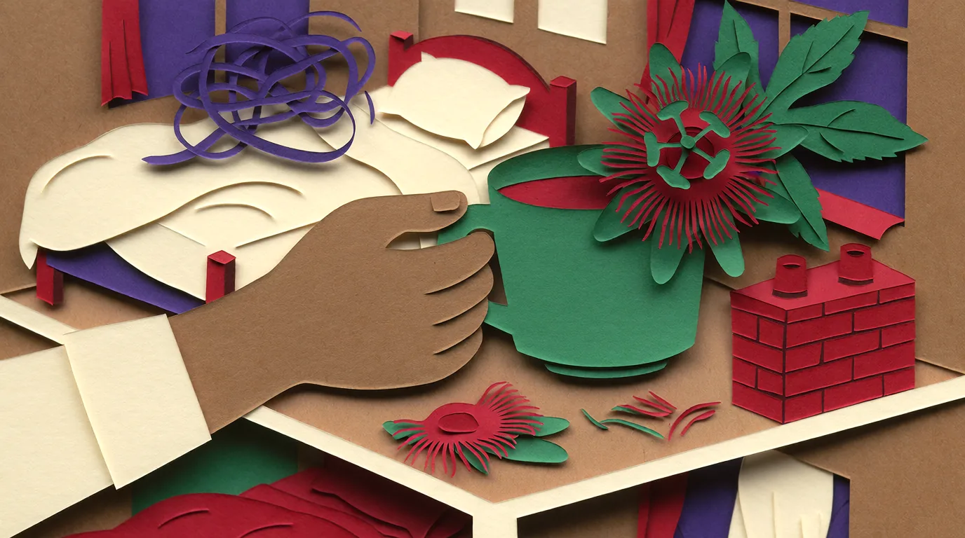 Passiflore et sommeil, une main en papier tient une tasse verte près d'une fleur rouge et d'un lit.